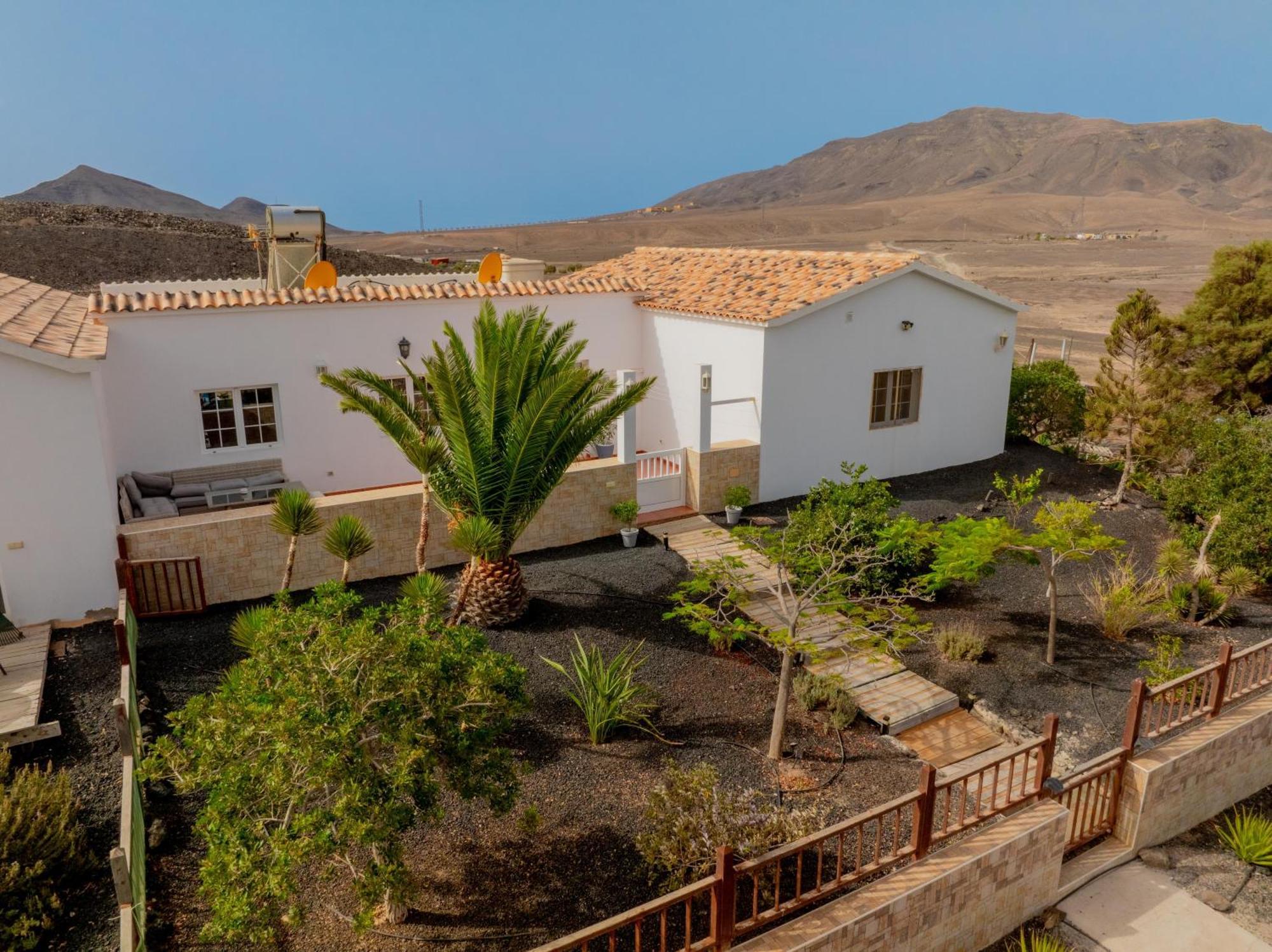 Casa Amaya - Spacious House With Pool, Large Garden, Bbq, 2 Terraces, And Ideal Location El Charco  Εξωτερικό φωτογραφία